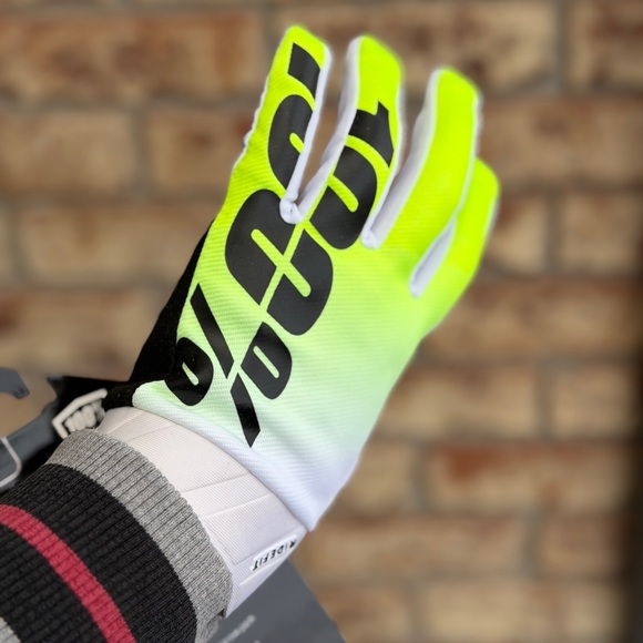 Gloves - Picture 3 of 9